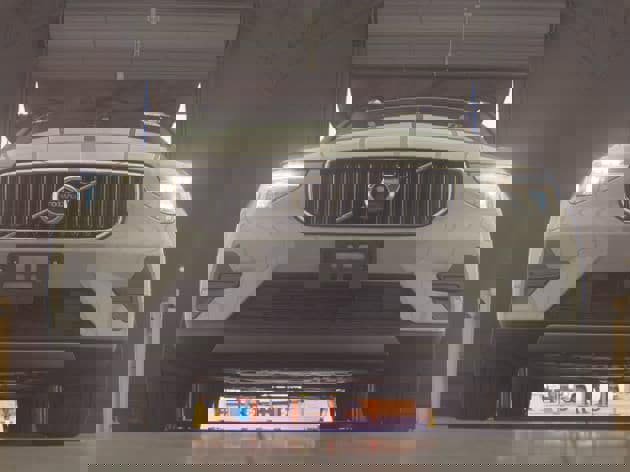 Used 2025 Volvo XC40 B5 Core image 2