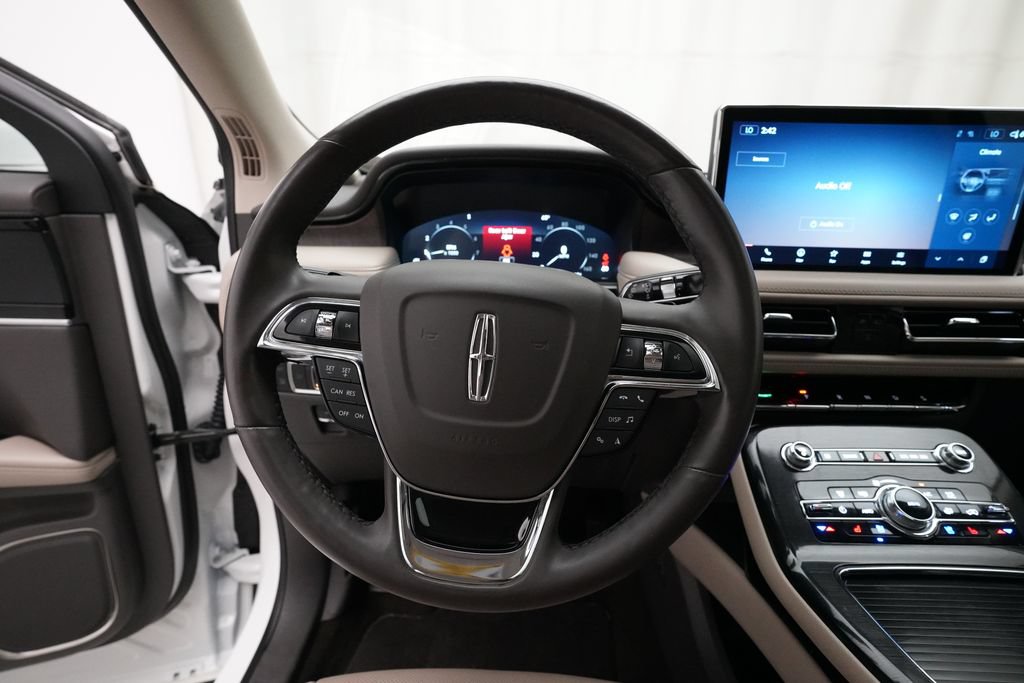 Used 2023 Lincoln Nautilus Reserve w/ Class II Trailer Tow Package AWD/4WD image 4