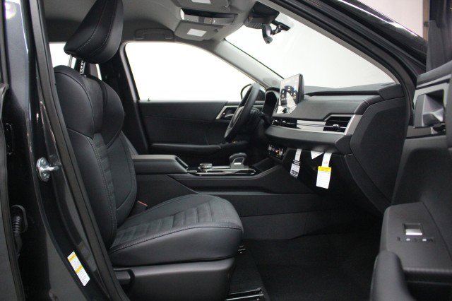 New 2026 Mitsubishi Outlander SE image 18