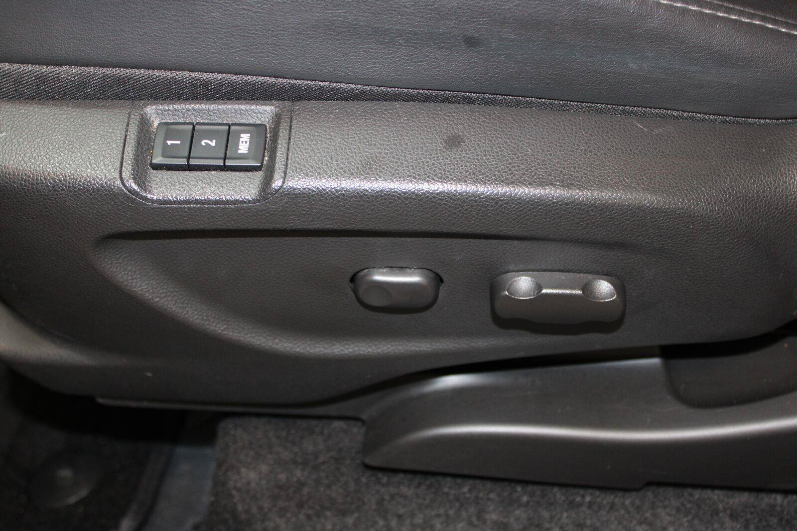 Used 2019 Buick Encore Essence w/ Safety Package II FWD image 33