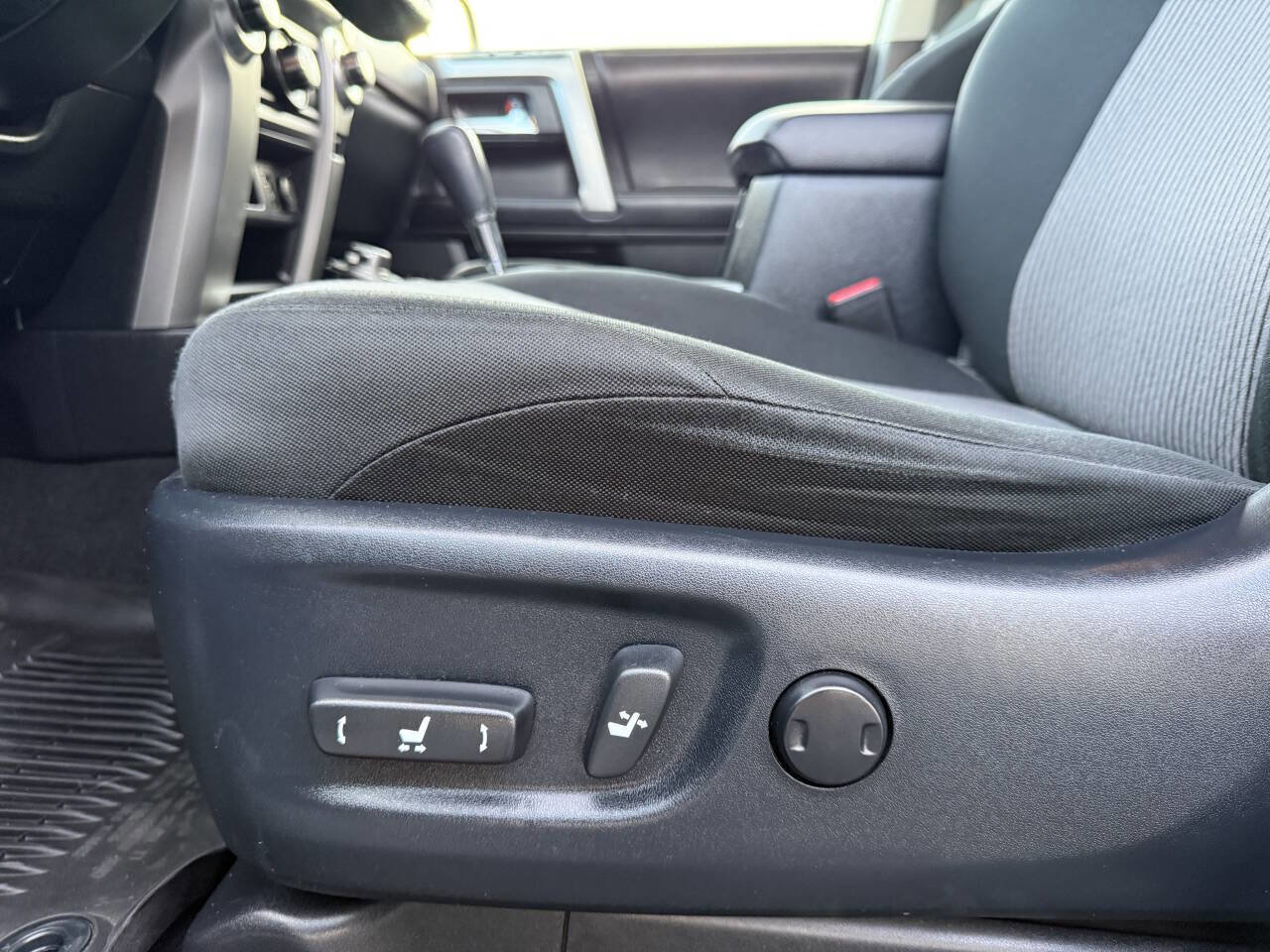 Used 2019 Toyota 4Runner SR5 AWD/4WD image 24