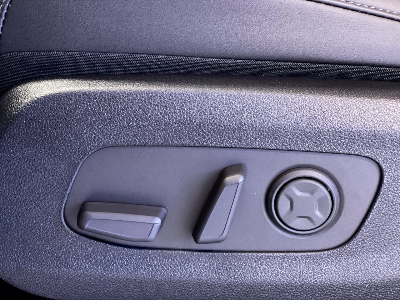 New 2027 Kia Carnival EX w/ Dark Edition Package FWD image 17