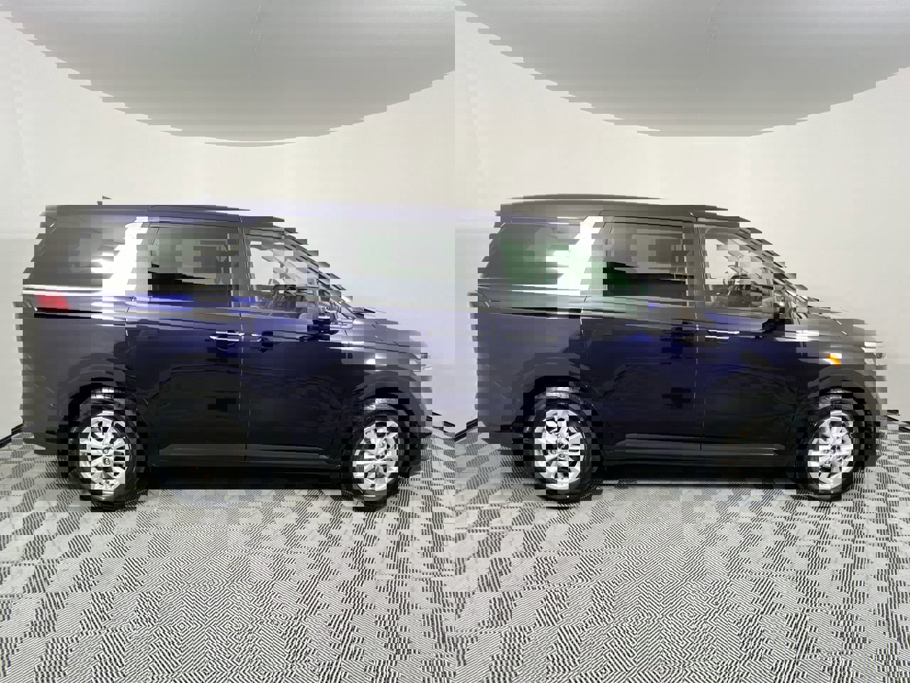 Certified 2024 Kia Carnival LX image 2