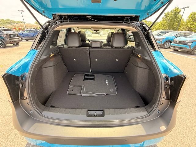 New 2026 Nissan Kicks SR w/ SR Premium Package AWD/4WD image 16