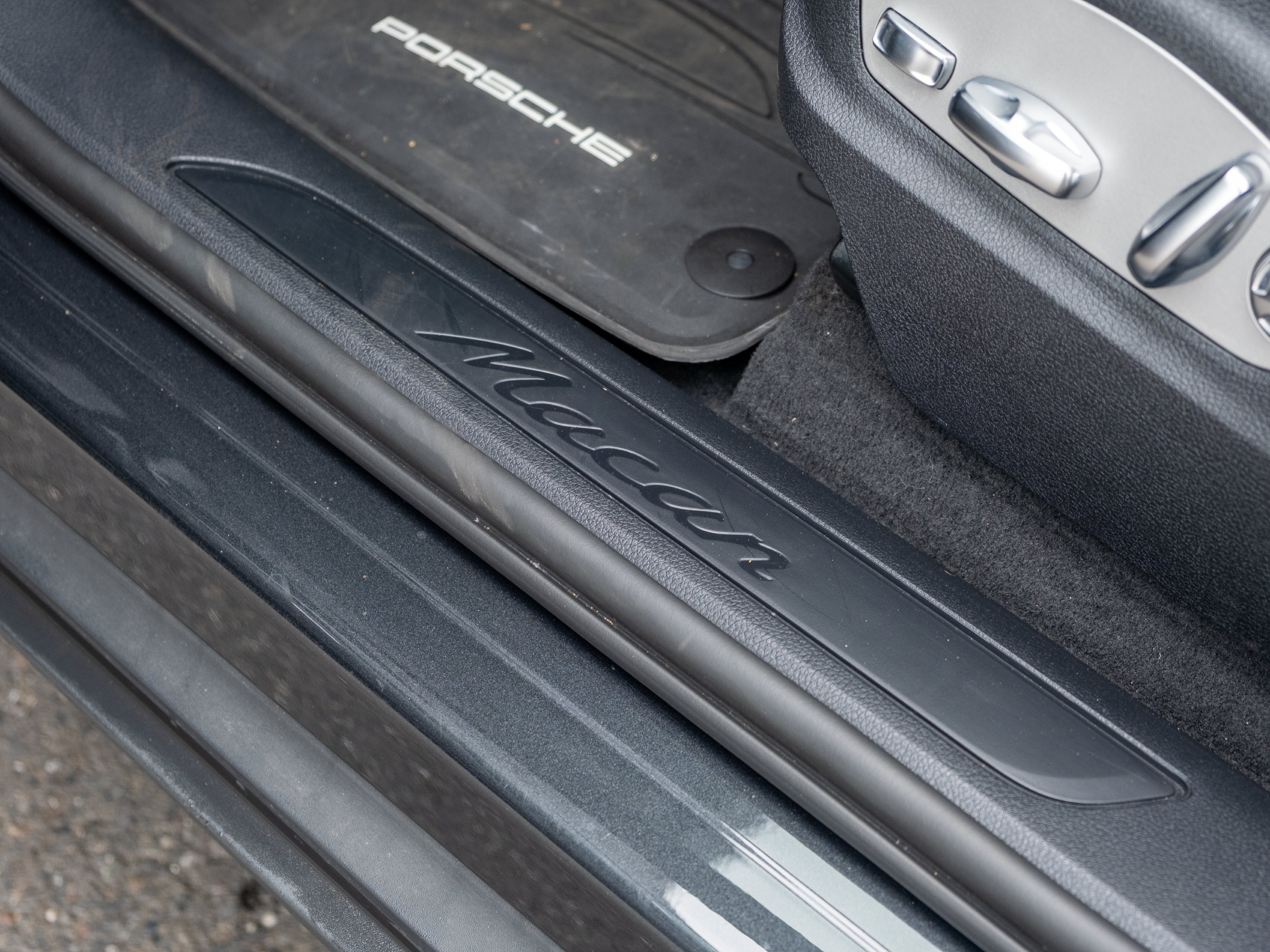 Certified 2023 Porsche Macan AWD/4WD image 39