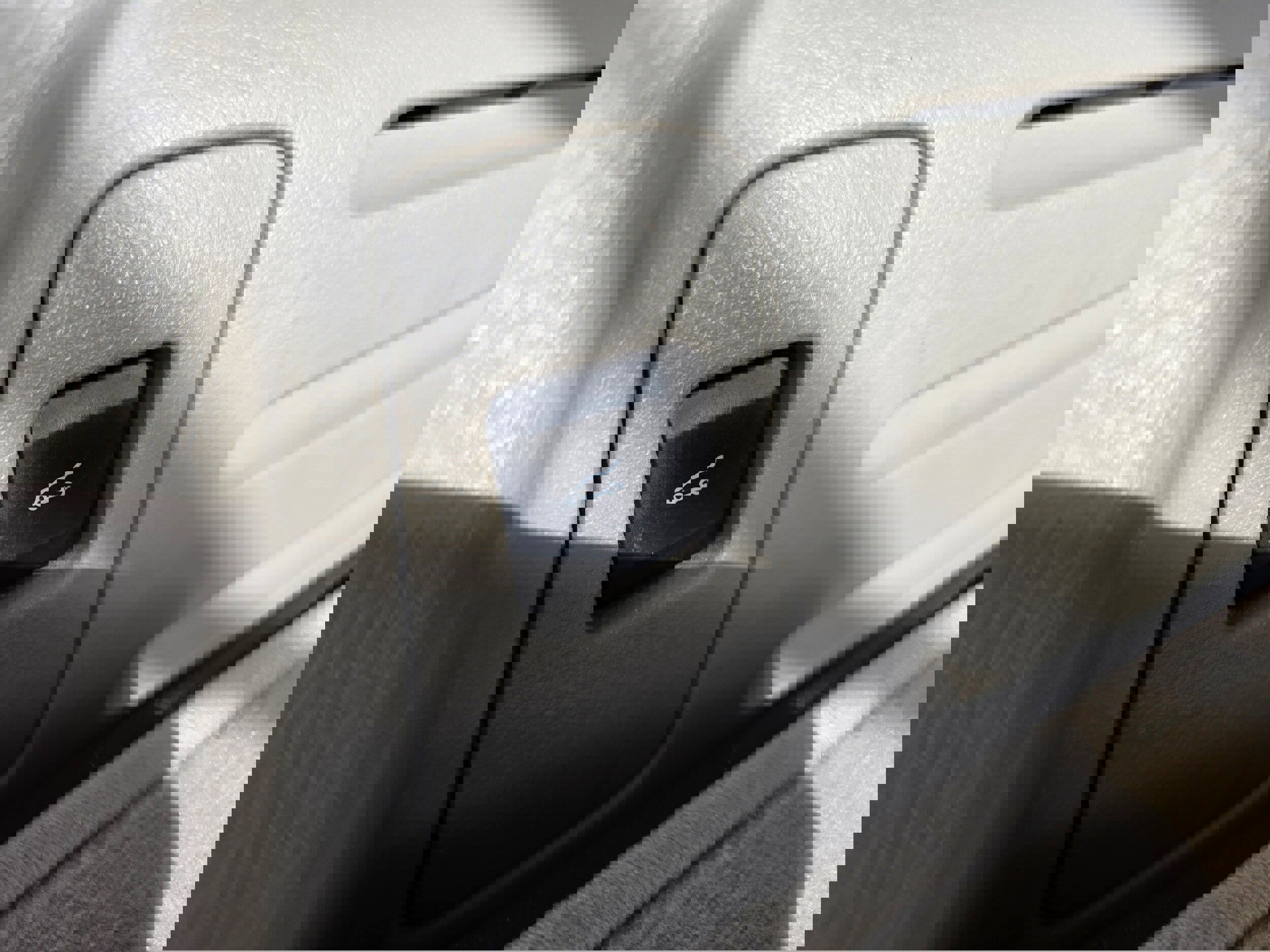 Used 2013 Lincoln MKX FWD image 16