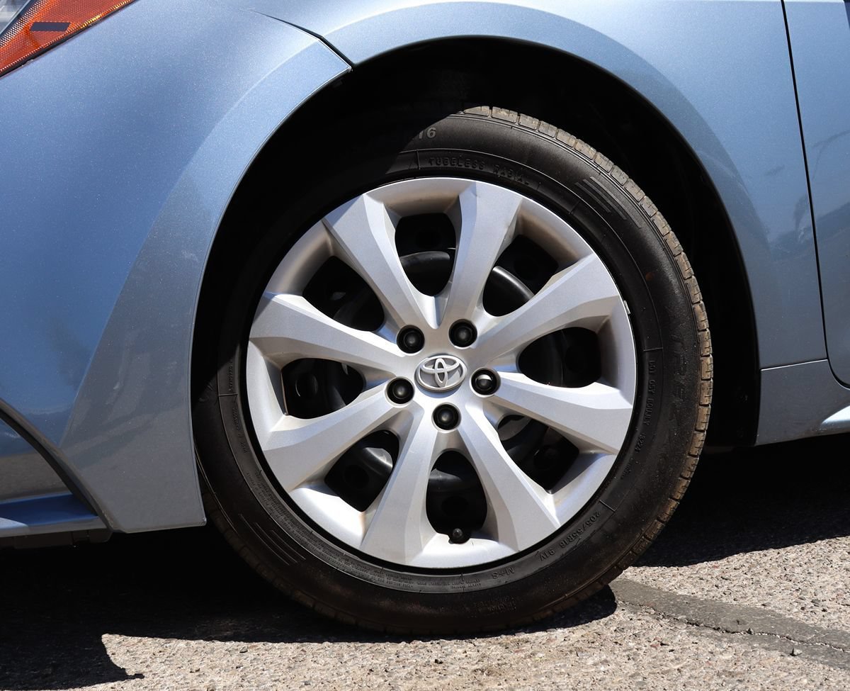 Used 2022 Toyota Corolla LE FWD image 5