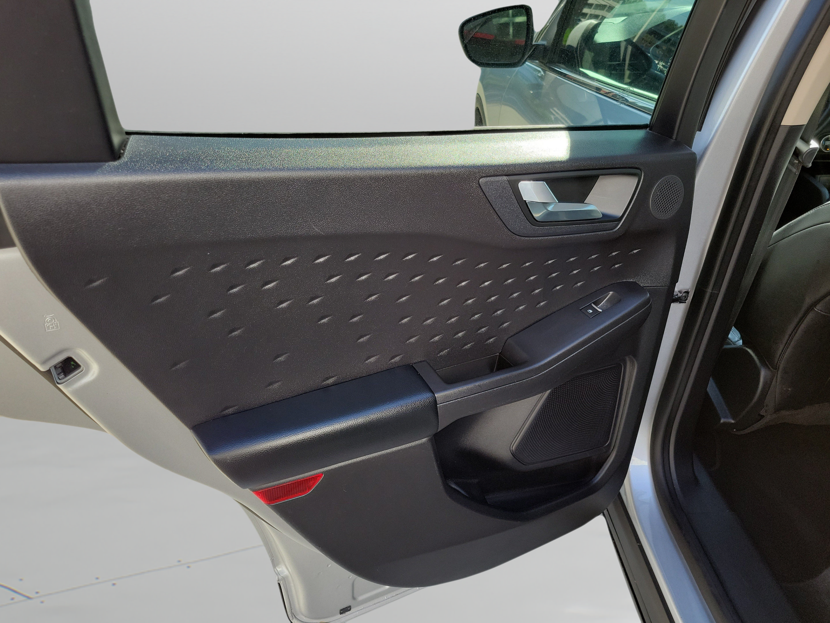 Used 2020 Ford Escape Titanium FWD image 25