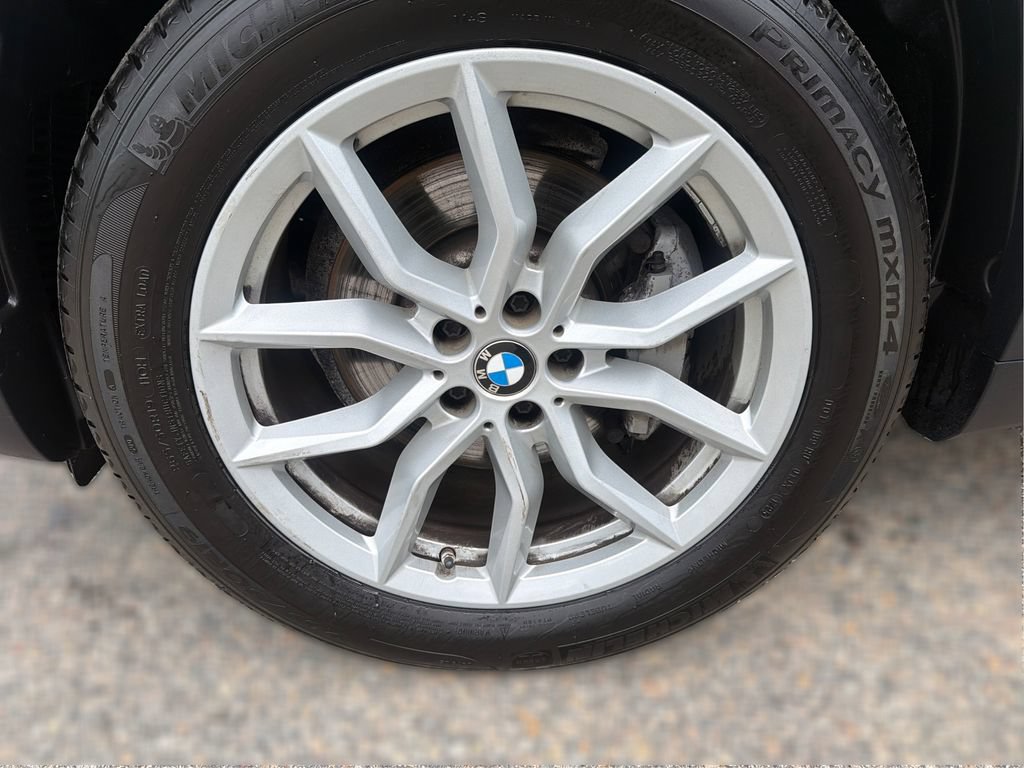Used 2022 BMW X5 xDrive40i w/ Parking Assistance Package AWD/4WD image 25