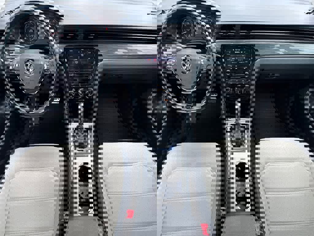 Used 2020 Volkswagen Passat 2.0T R-Line image 18