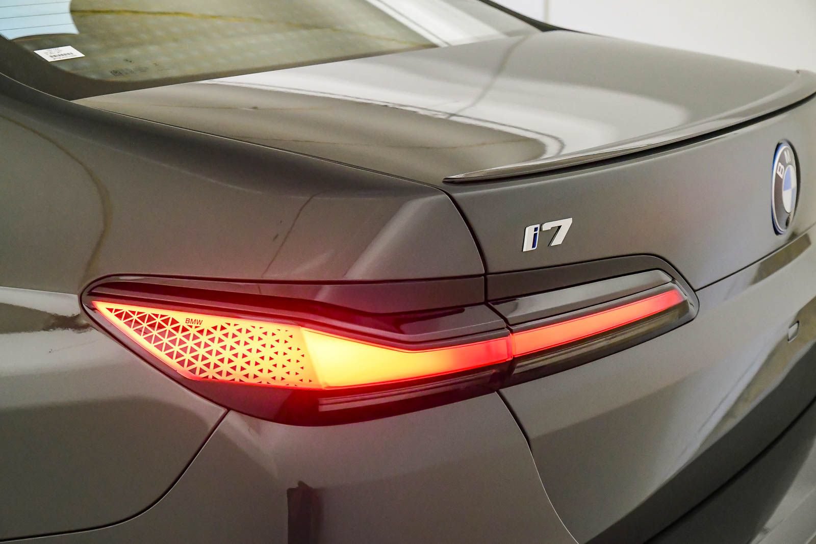 Certified 2025 BMW i7 eDrive50 w/ M Sport Package RWD image 11