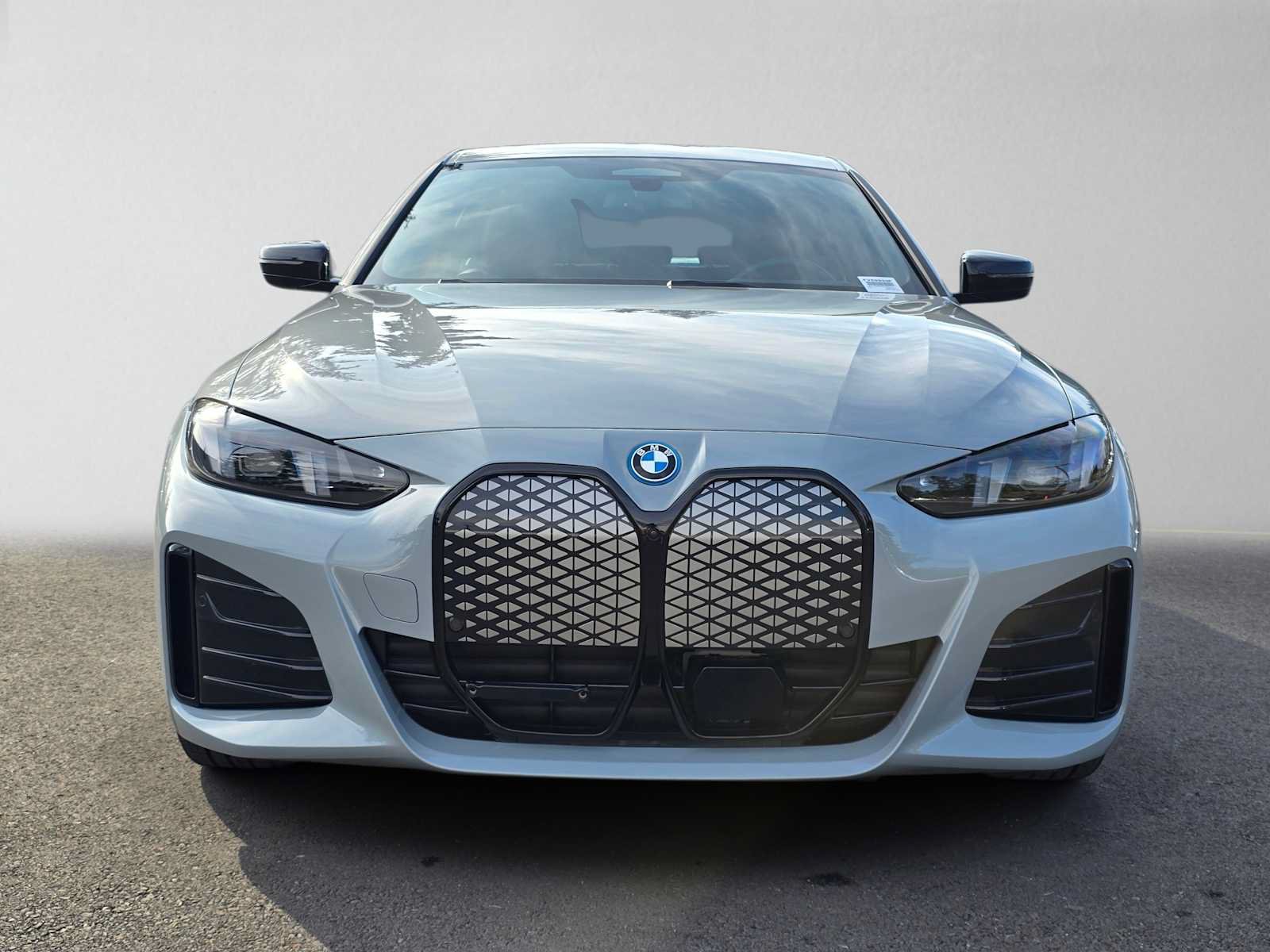 Used 2025 BMW i4 xDrive40i w/ M Sport Package AWD/4WD image 8
