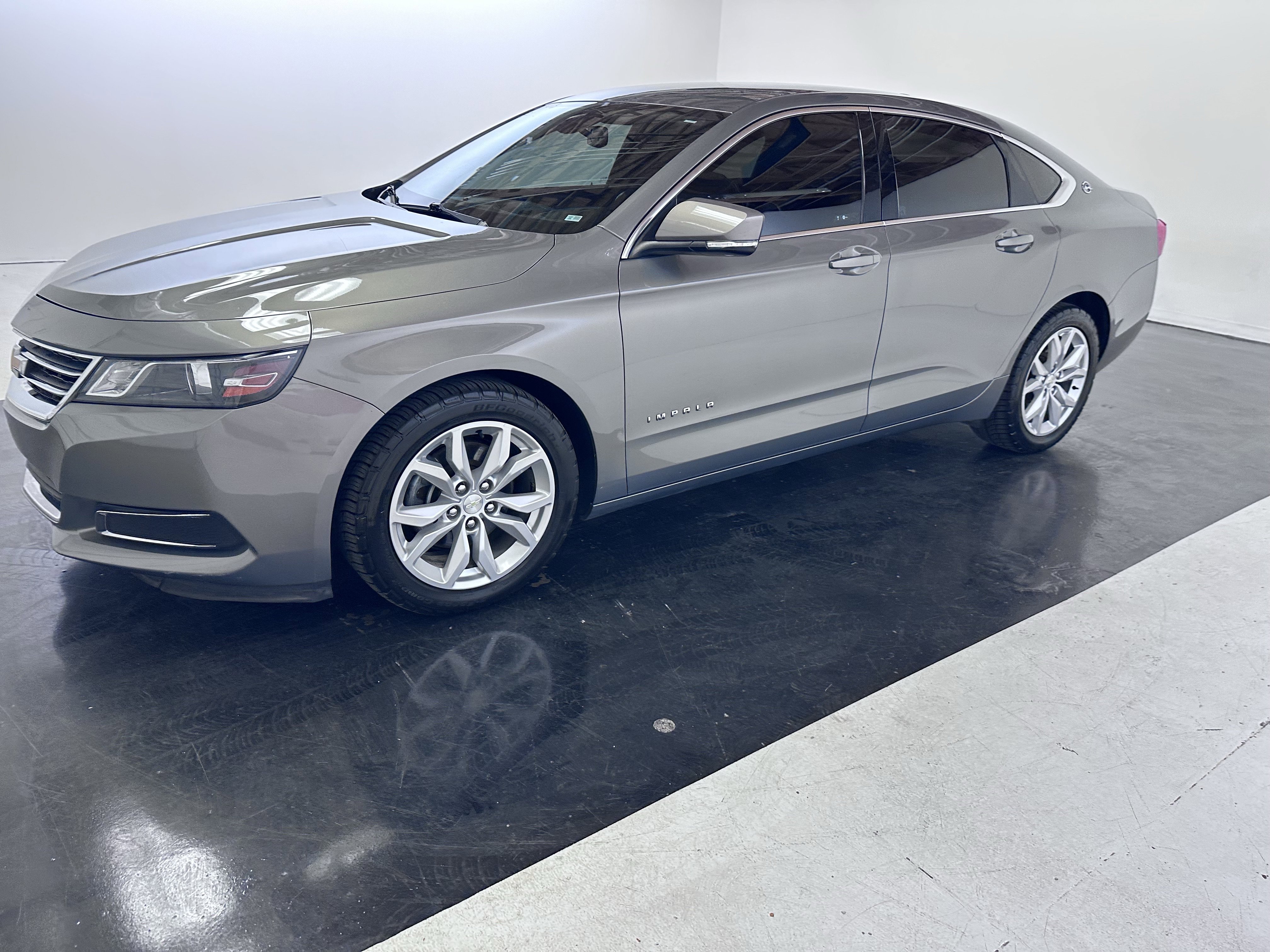 Used 2017 Chevrolet Impala LT w/ Convenience Package FWD image 7