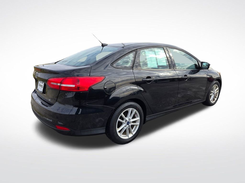 Used 2017 Ford Focus SE image 3