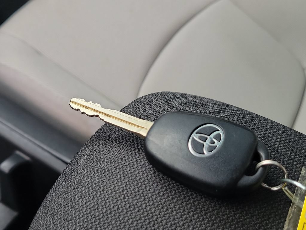 Used 2025 Toyota Corolla Cross L FWD image 31