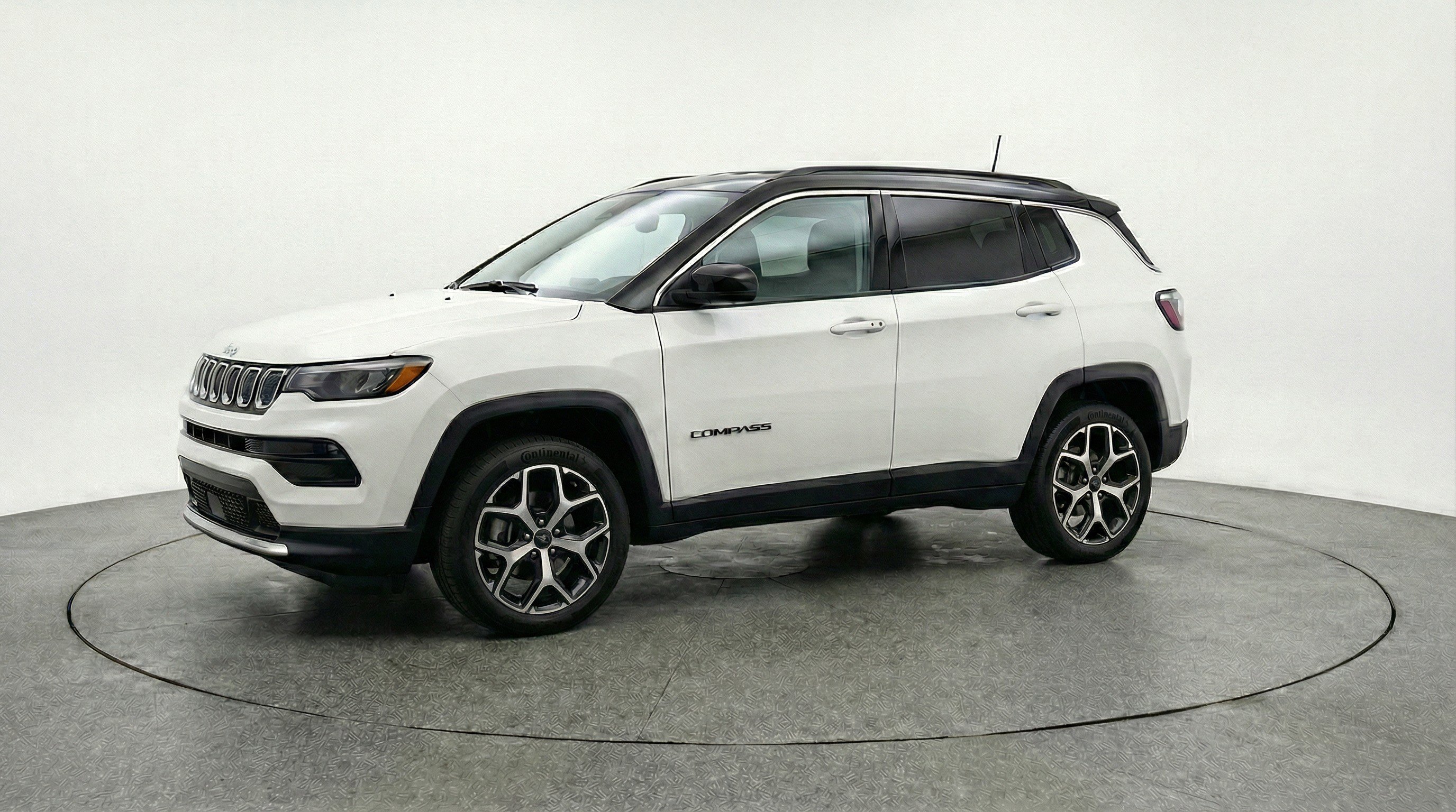 Used 2025 Jeep Compass Limited AWD/4WD image 3