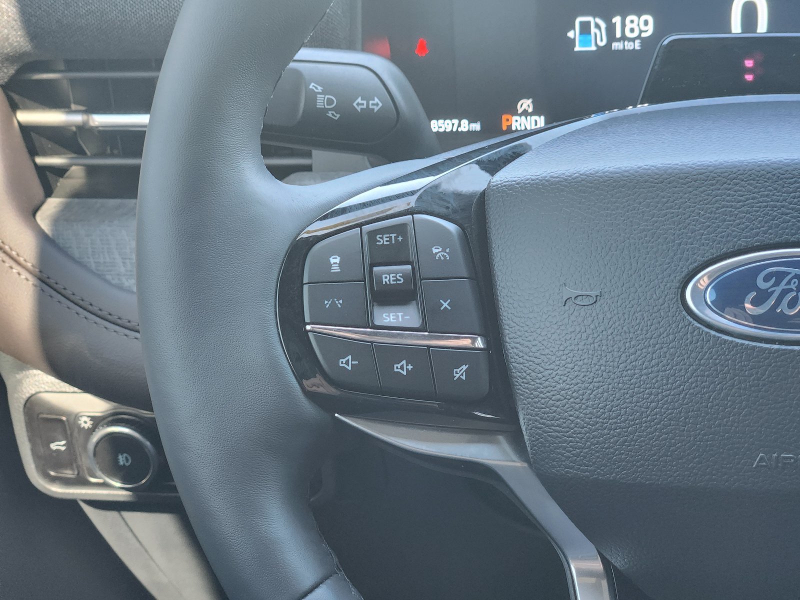 Used 2026 Ford Explorer Platinum RWD image 32
