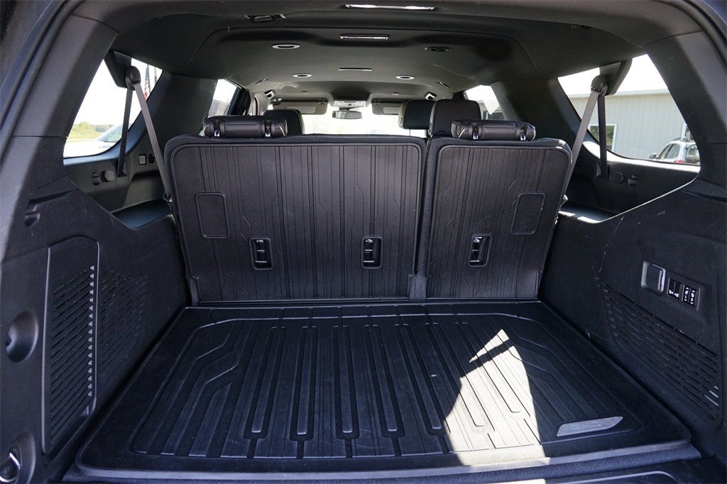Used 2023 GMC Yukon XL SLT w/ SLT Luxury Package image 28