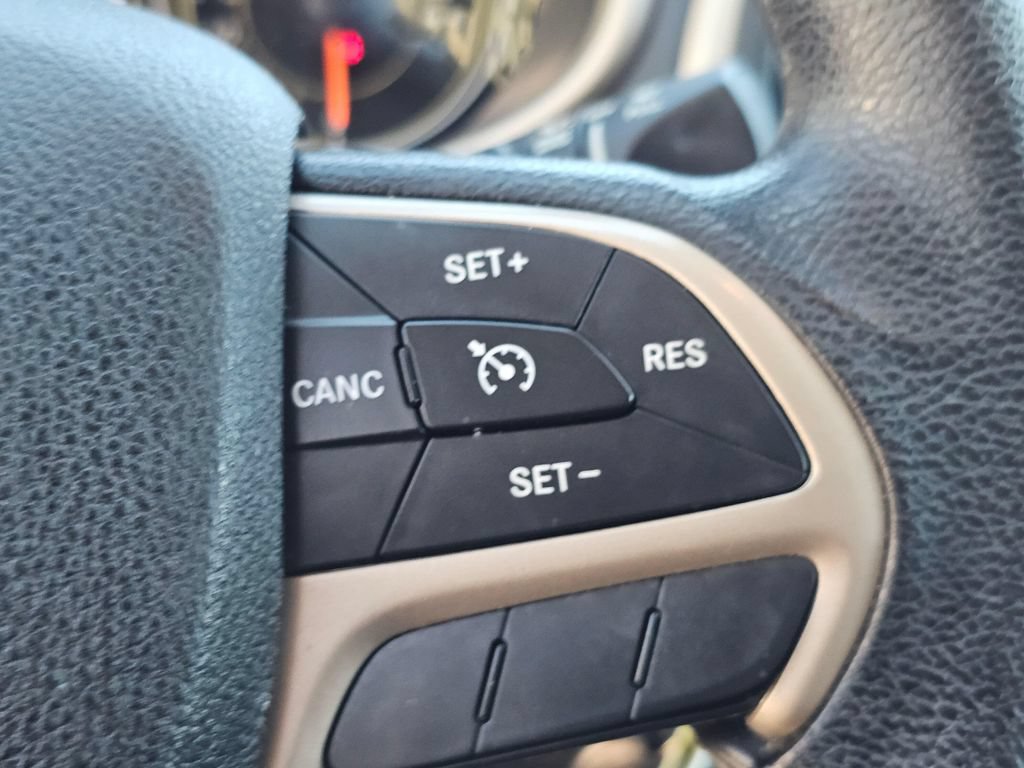 Used 2016 Jeep Cherokee Sport AWD/4WD image 31