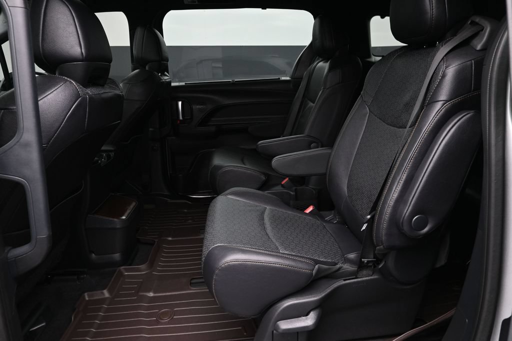 Used 2025 Toyota Sienna Limited AWD/4WD image 12