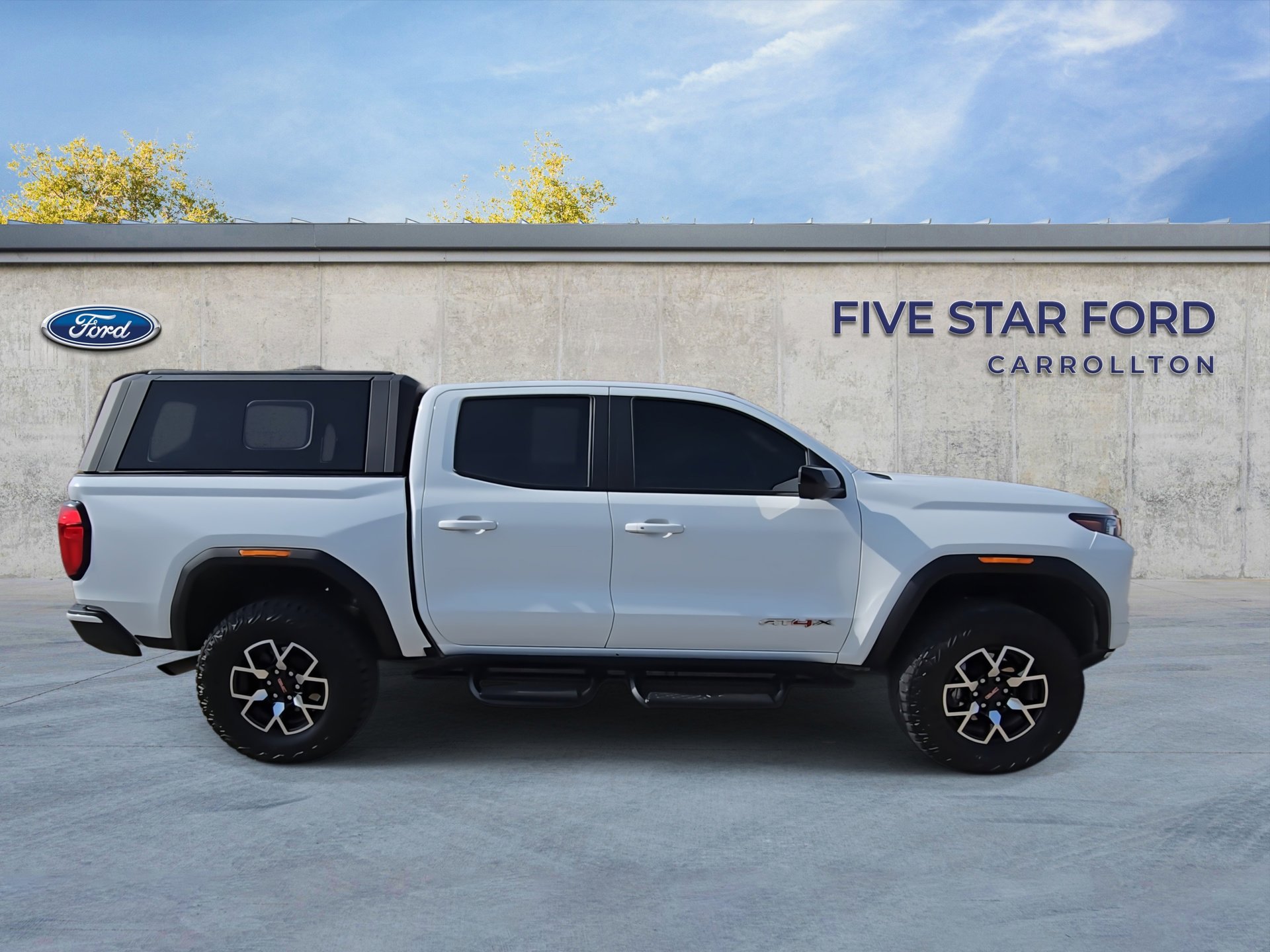 Used 2024 GMC Canyon AT4X image 10