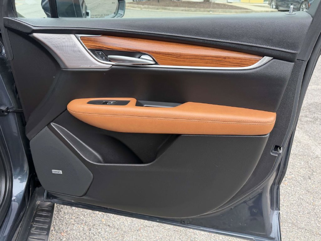 Used 2020 Cadillac XT5 Premium Luxury w/ LPO, Premium Carpet Package FWD image 8