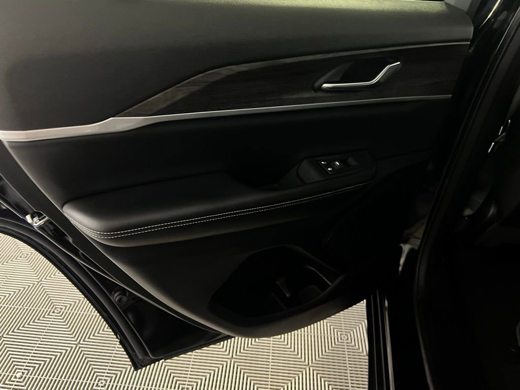 Used 2024 Jeep Grand Cherokee Limited image 27