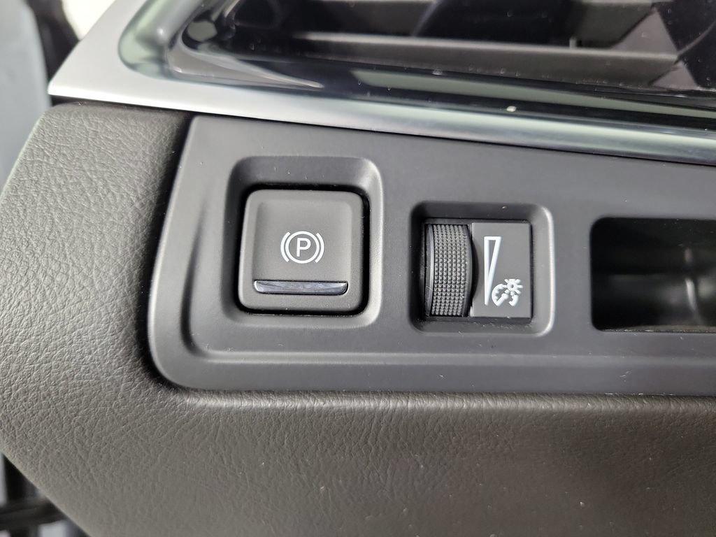 Certified 2024 Cadillac XT6 Premium Luxury w/ LPO, Floor Liner Package AWD/4WD image 33