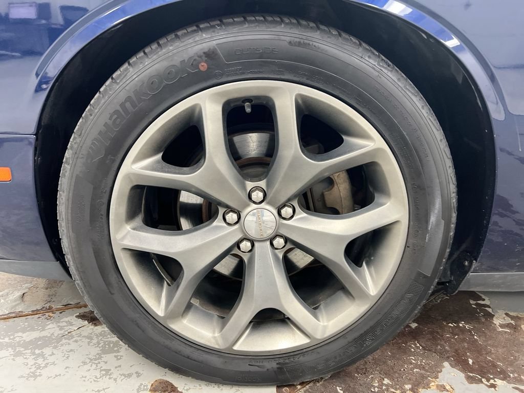 Used 2015 Dodge Challenger R/T Plus RWD image 27
