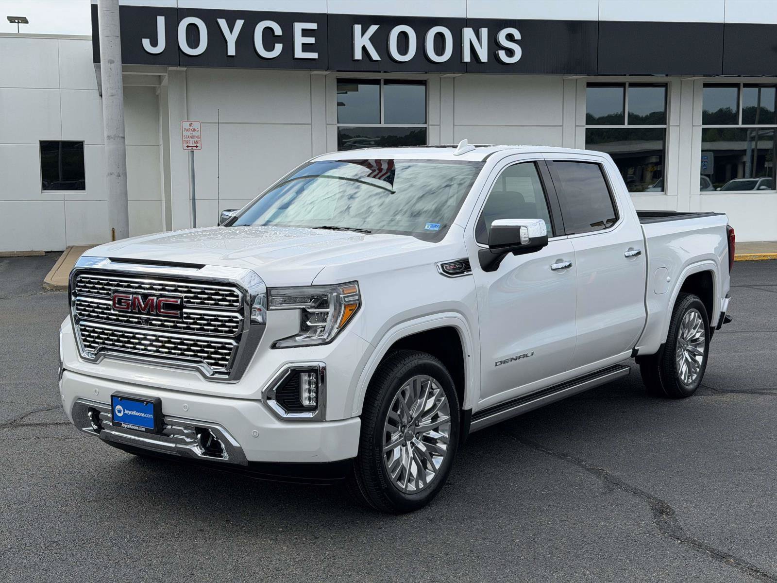 Used 2019 GMC Sierra 1500 Denali w/ Denali Ultimate Package AWD/4WD image 4