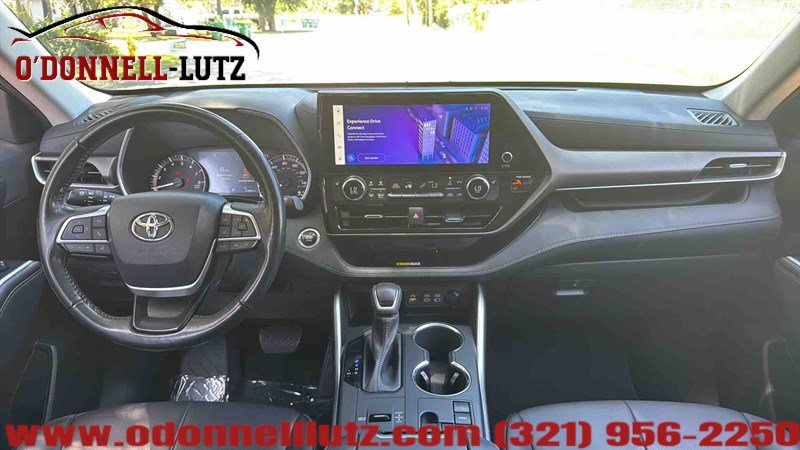 Used 2023 Toyota Highlander XLE FWD image 19