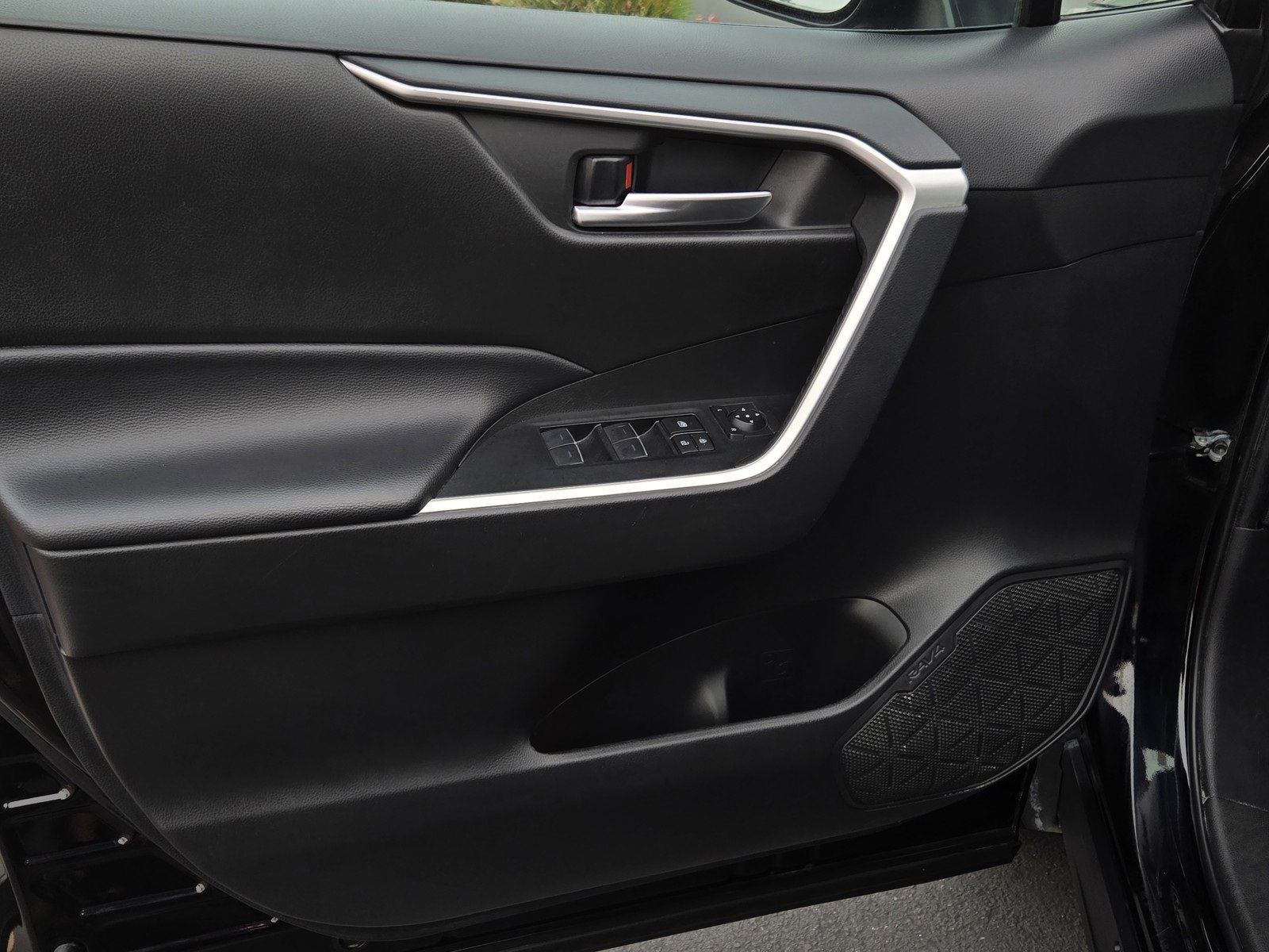 Certified 2023 Toyota RAV4 XLE Premium image 9