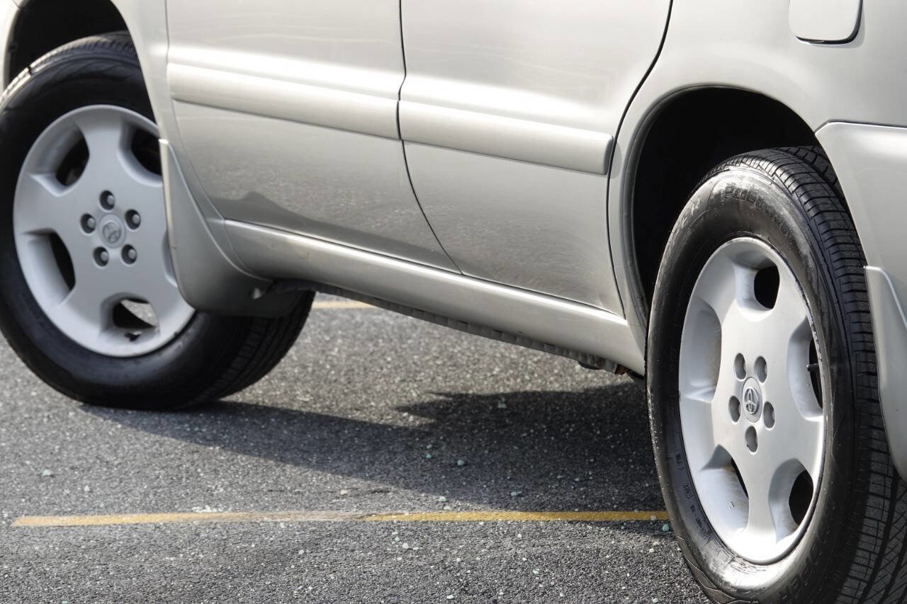 Used 2005 Toyota Highlander Limited AWD/4WD image 19