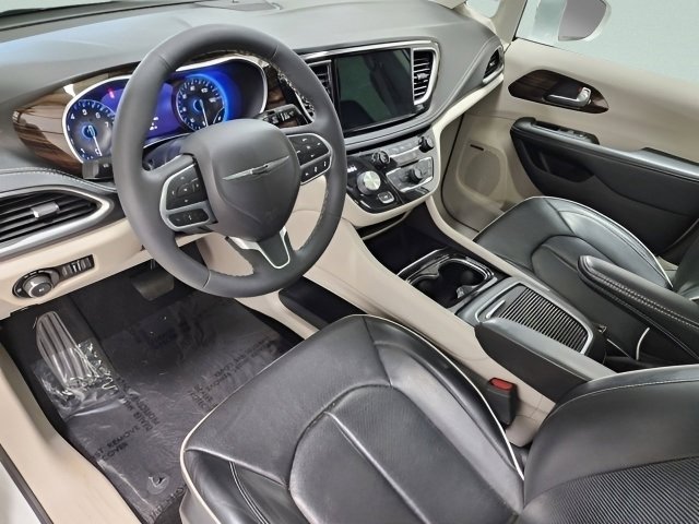 Used 2022 Chrysler Pacifica Limited AWD/4WD image 25
