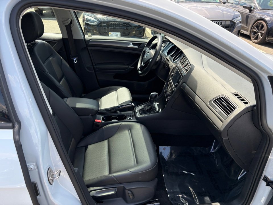 Used 2021 Volkswagen Golf 4-Door FWD image 26