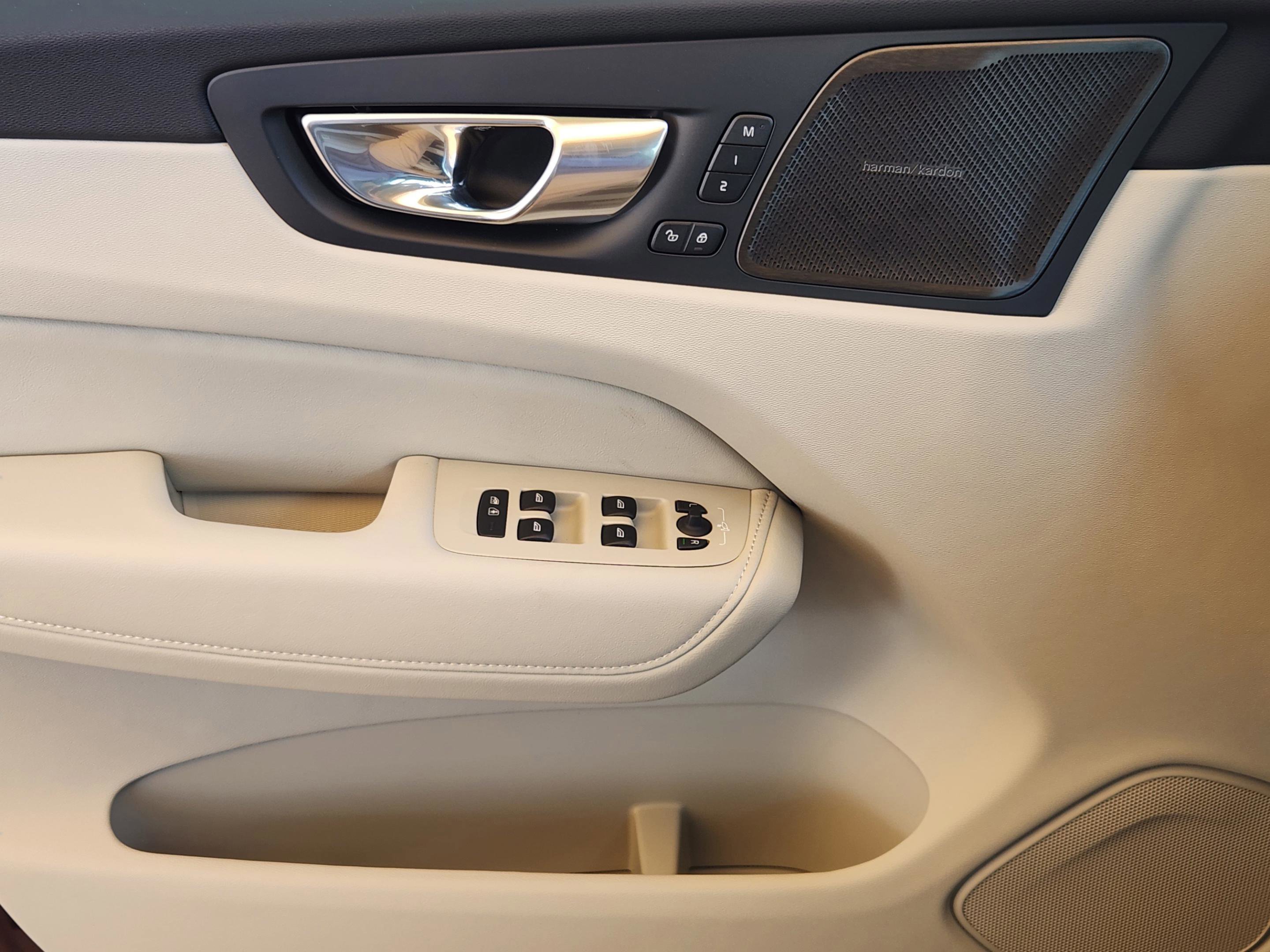 New 2026 Volvo XC60 B5 Ultra w/ Protection Package Premier AWD/4WD image 19