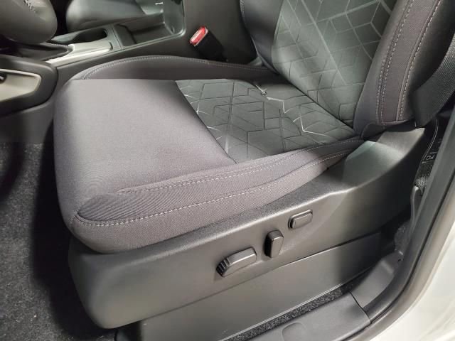 Used 2025 Nissan Frontier SV w/ SV Convenience Package image 16