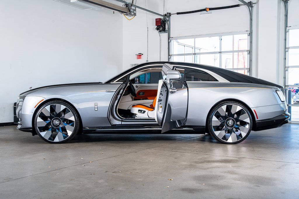 Used 2024 Rolls-Royce Spectre w/ Spectre Launch Package image 8