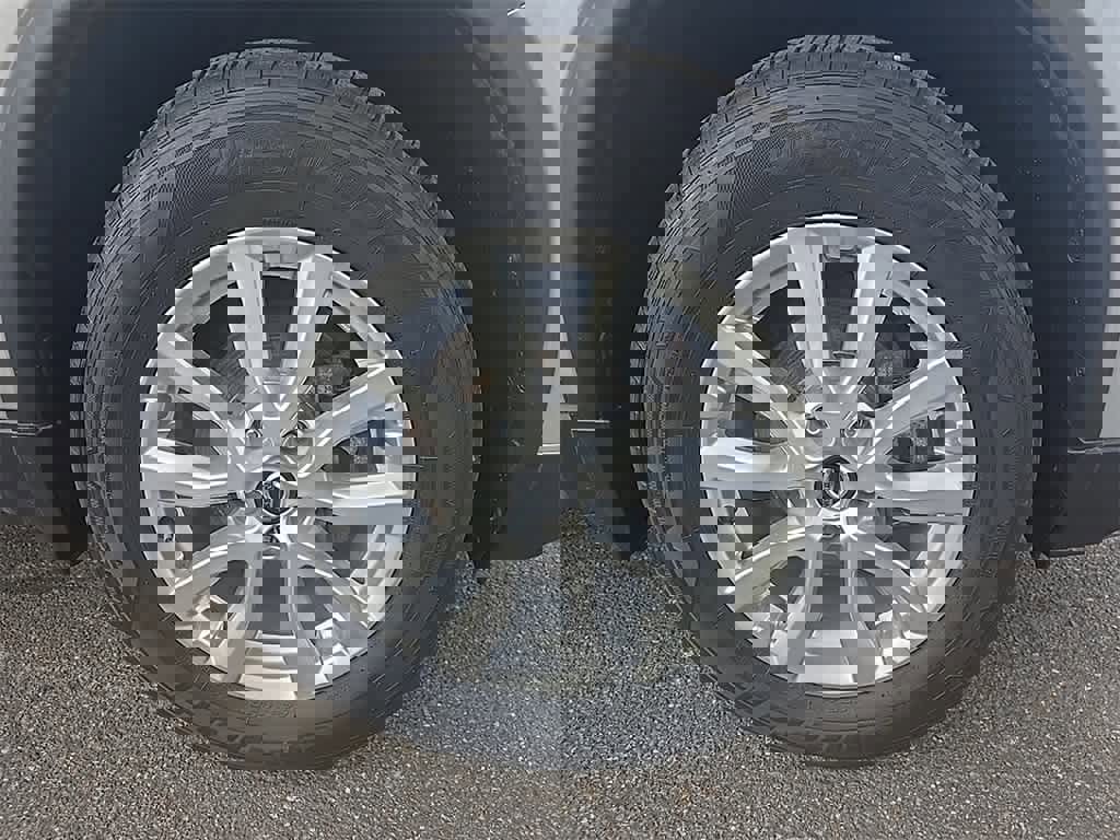 Used 2020 Nissan Rogue SV image 9