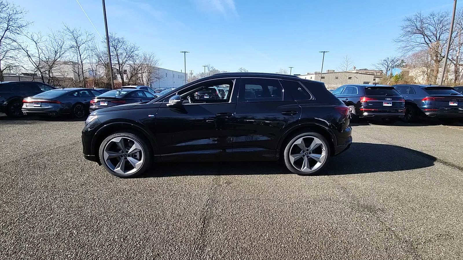 New 2025 Audi Q4 e-tron Prestige image 5