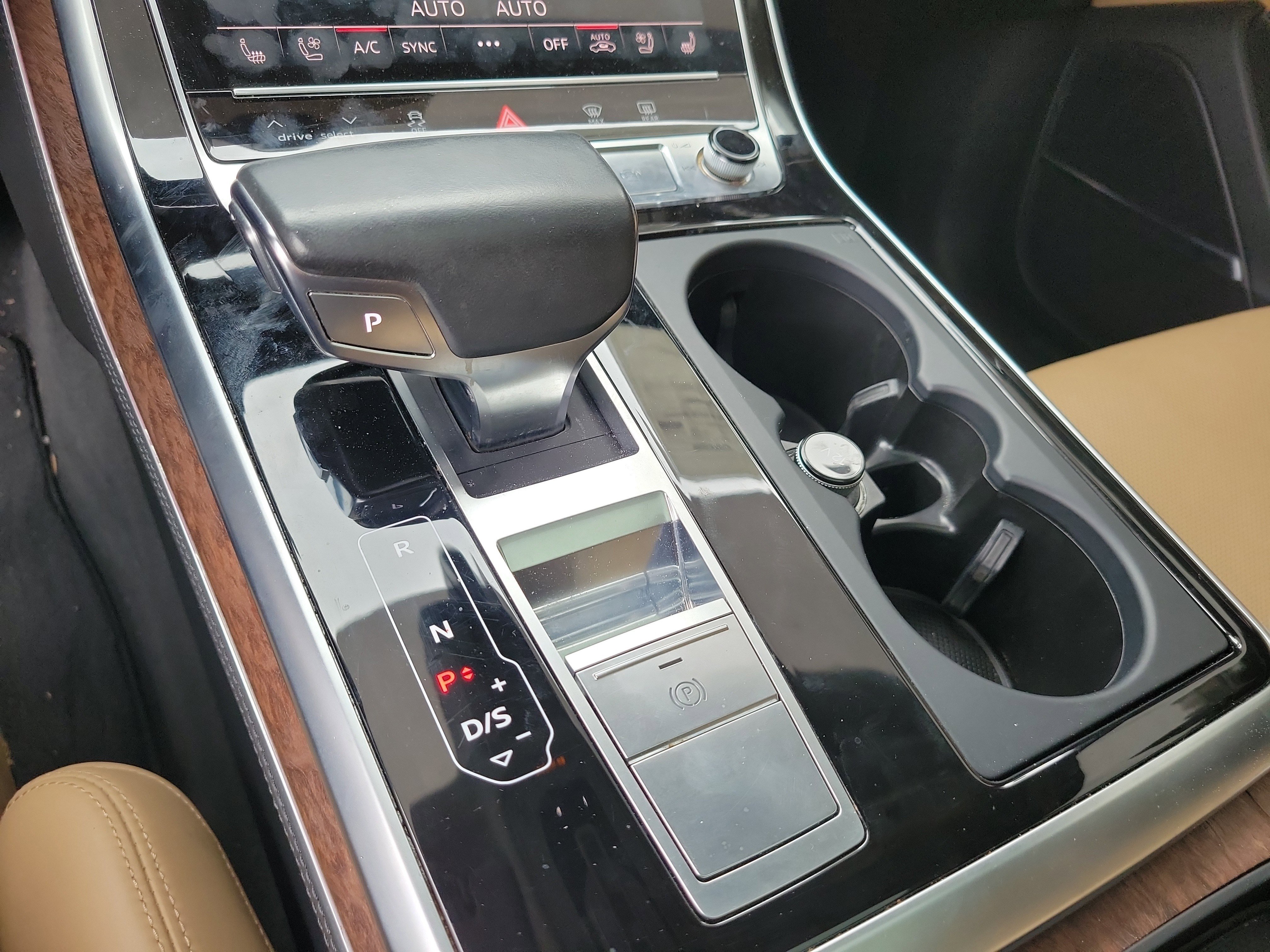 Used 2019 Audi Q8 Prestige w/ Luxury Package AWD/4WD image 19
