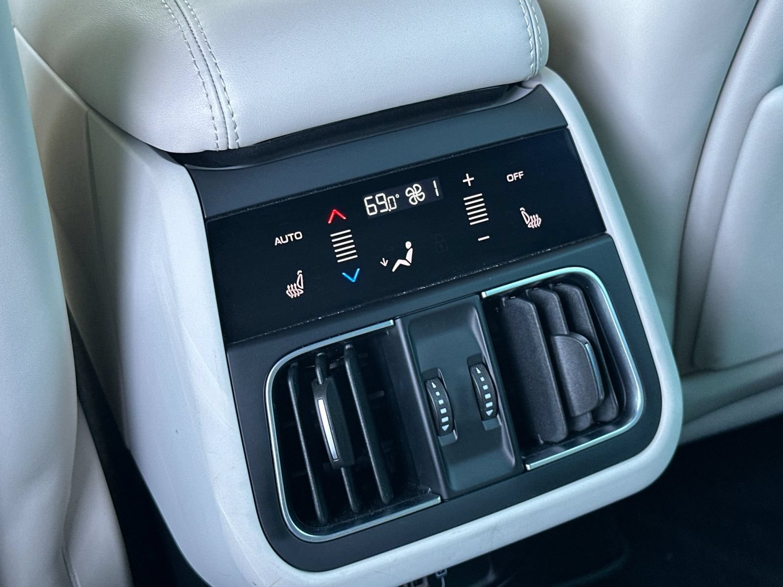 Used 2023 Maserati Grecale Modena AWD/4WD image 13