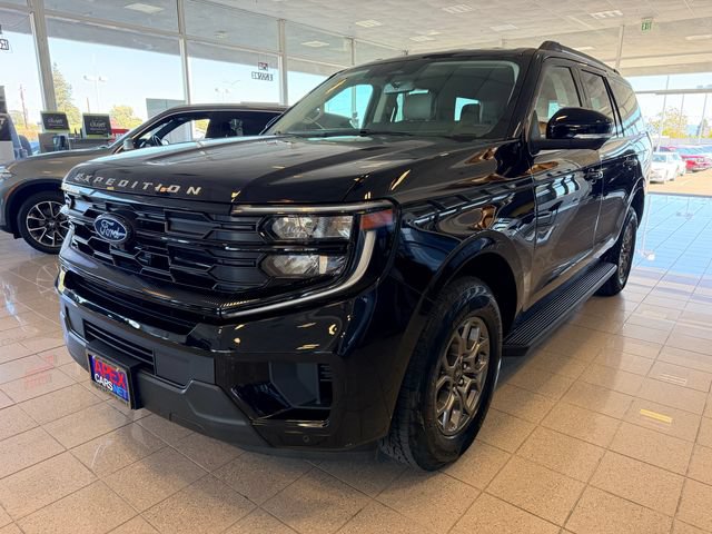 Used 2026 Ford Expedition Active AWD/4WD image 3