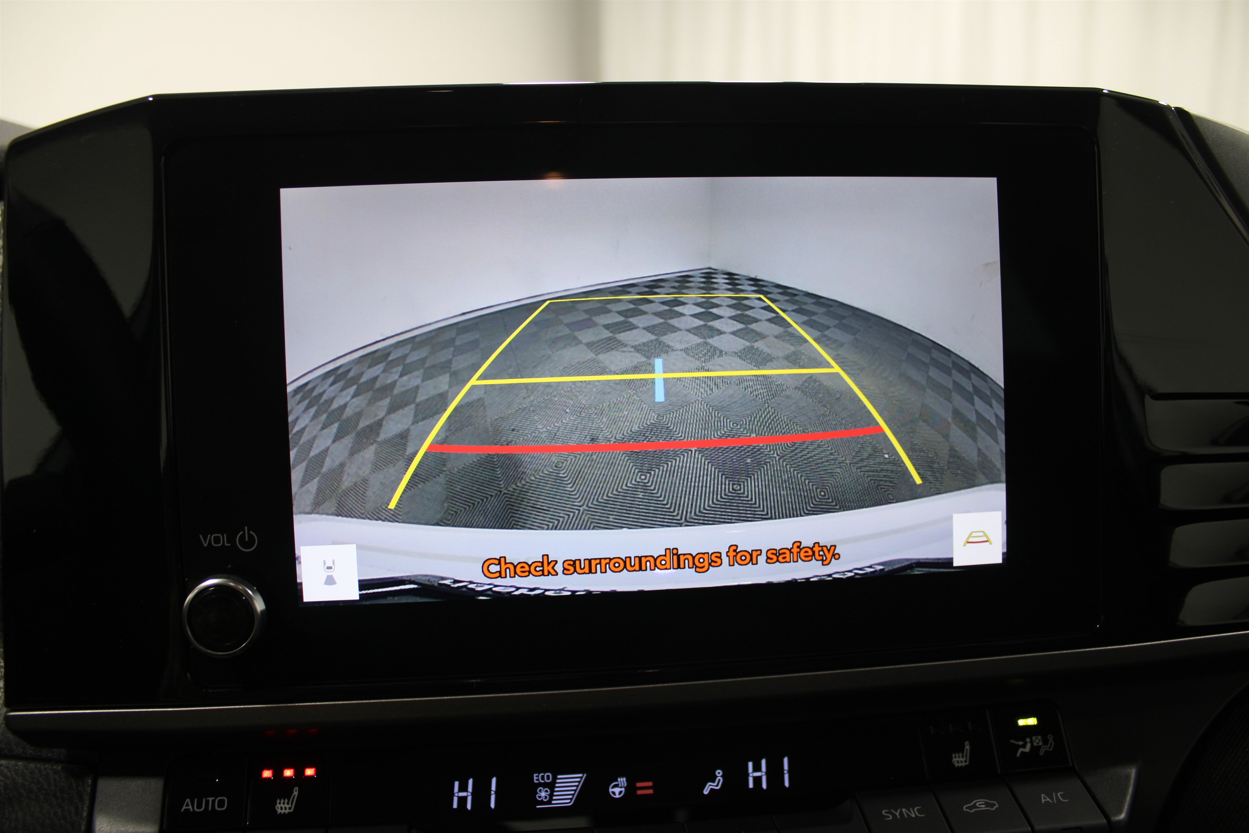 Used 2025 Toyota Camry LE w/ Convenience Package image 15