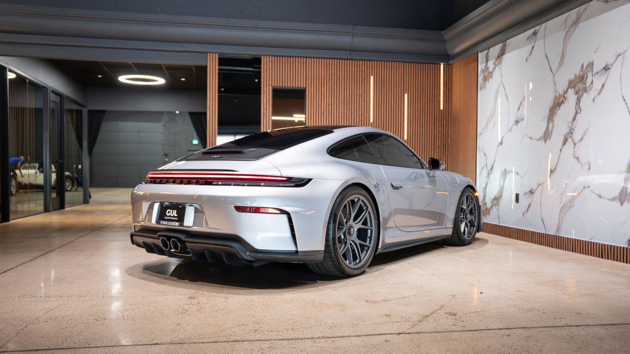 Used 2026 Porsche 911 GT3 RWD image 4
