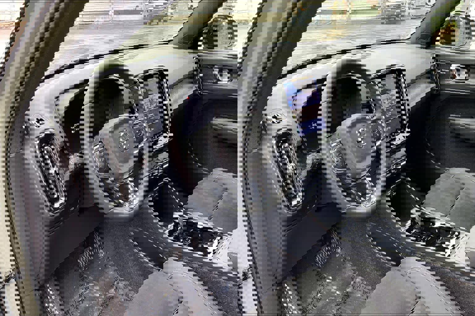 Used 2023 Volvo XC40 Recharge Ultimate image 17