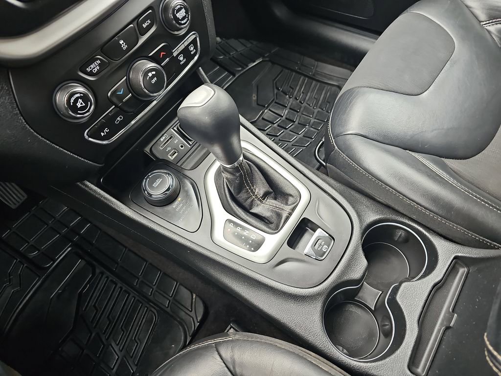 Used 2018 Jeep Cherokee Latitude Plus image 27