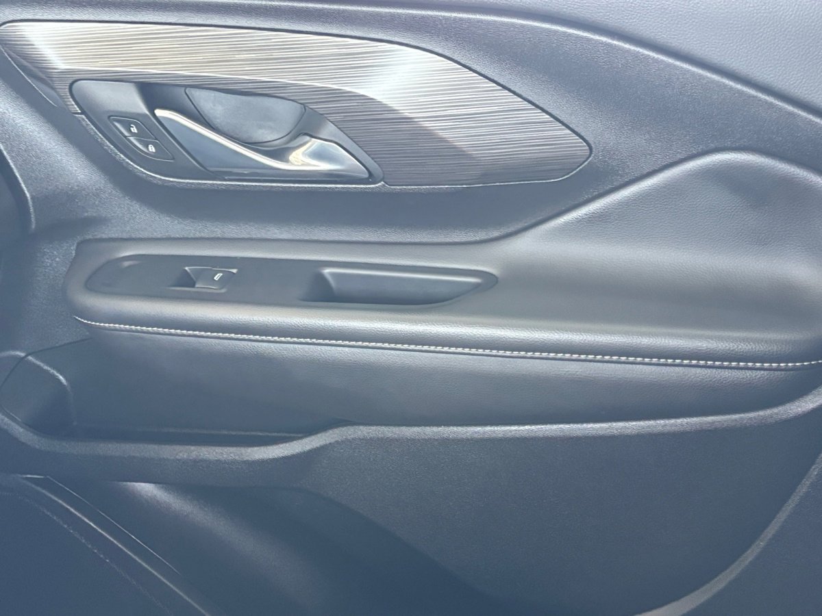 Certified 2024 GMC Terrain SLT image 30