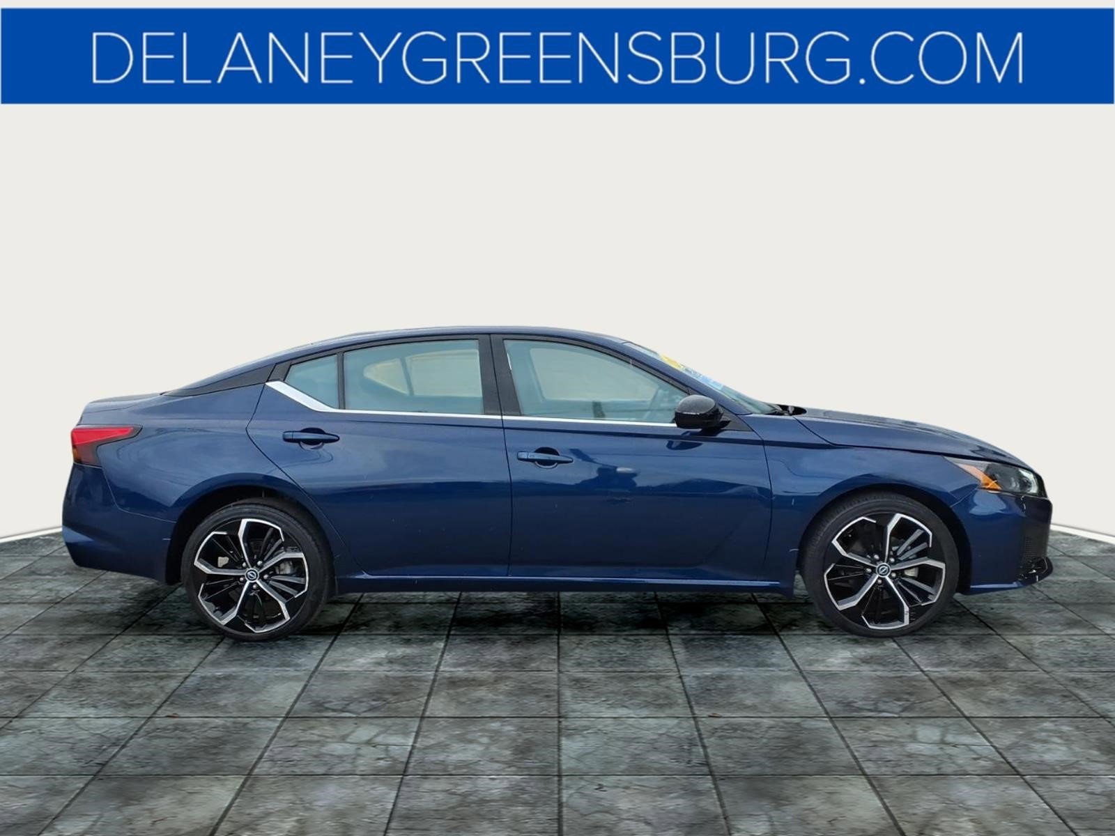 Used 2023 Nissan Altima 2.5 SR w/ SR Premium Package image 2