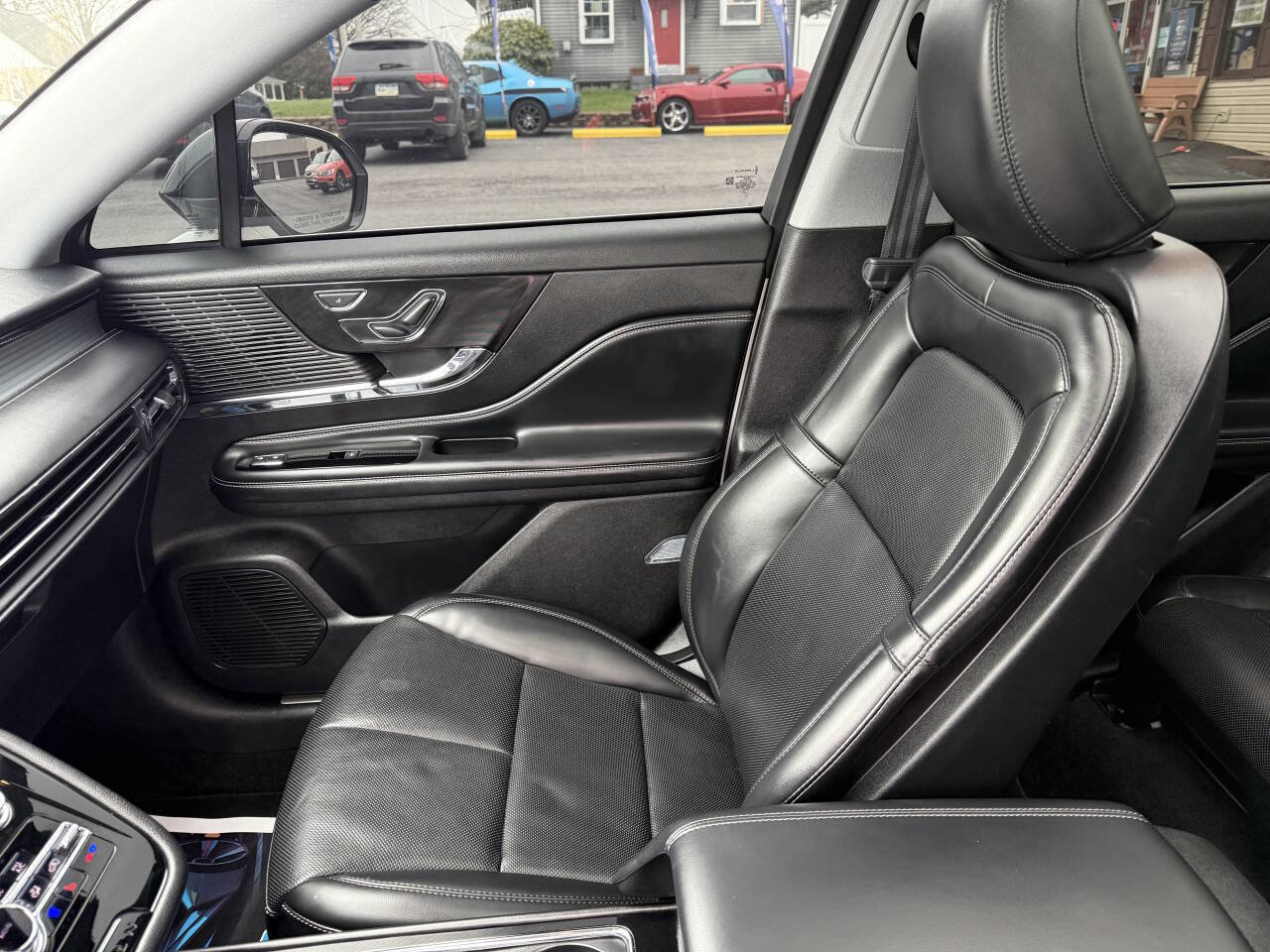 Used 2022 Lincoln Corsair AWD w/ Premium Package image 14